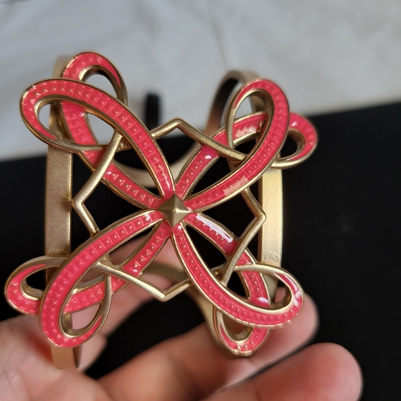 Vintage Bracelet Matte Gold Tone Pink Enamel Cuff Flower Filigree - Picture 5 of 5